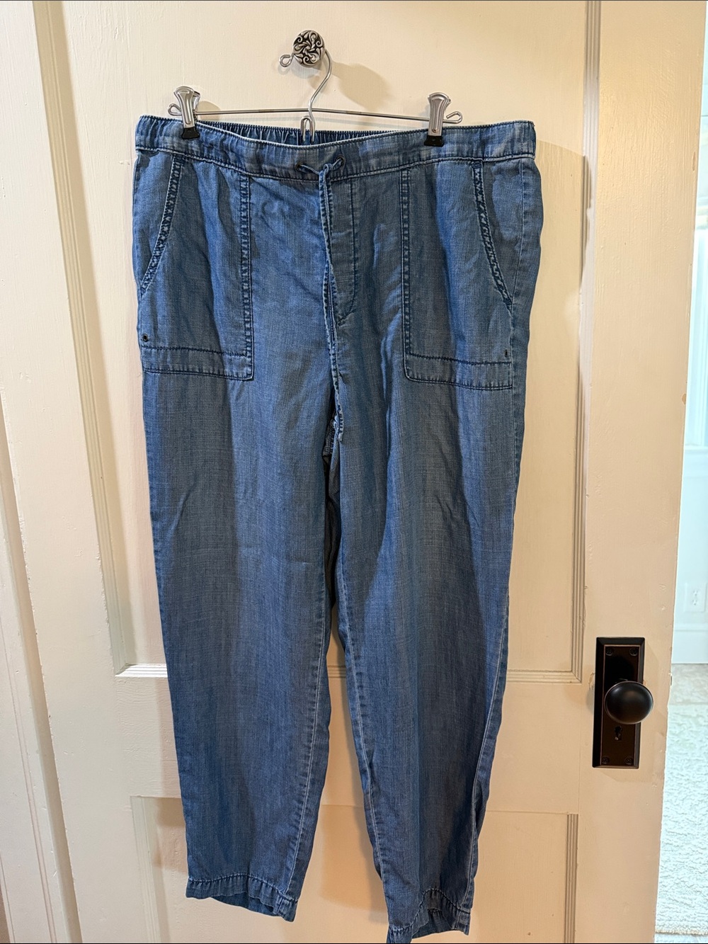 Chicos Light Wash Denim Jogger Pants